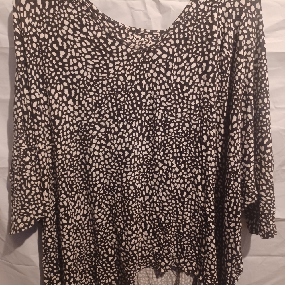 Half Moon Women's Black and White Patterned Top Size L (A)